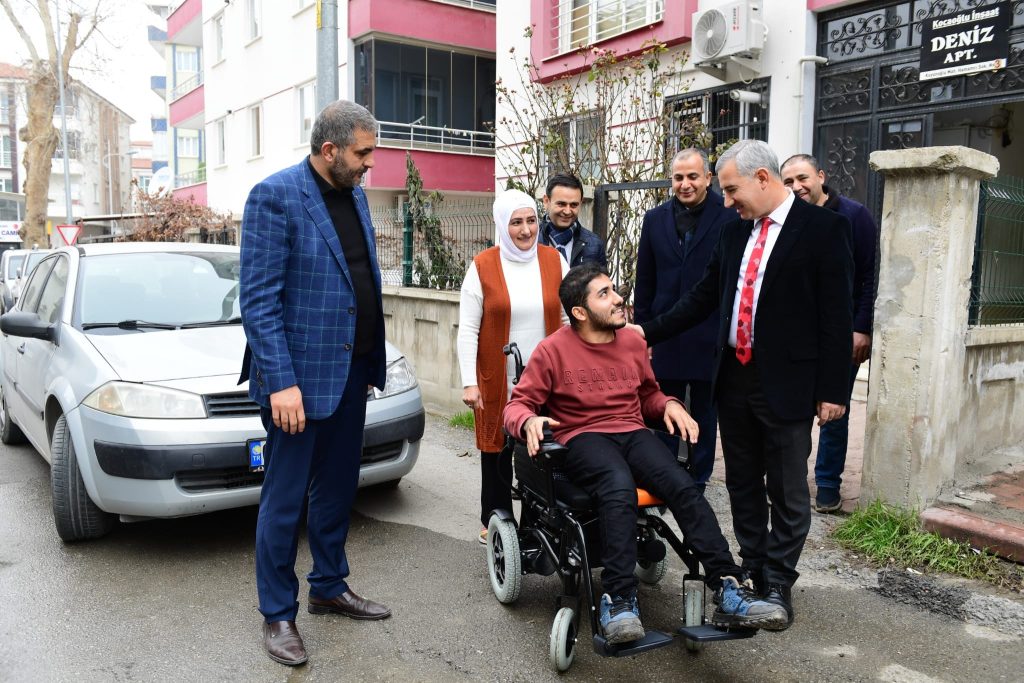 Çınar Engelli Mehmet Kaçan’ın Akülü Araç Talebini Yerine Getirdi