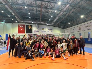 Büyükşehir Belediyespor Voleybol Ve Basketbolda Kazandı
